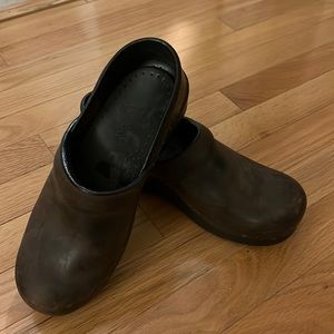 Dansko size 39 brown clog